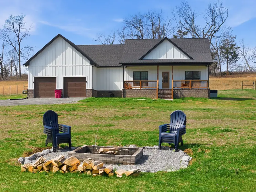 638 Howell Rd, Westmoreland, TN 37186 - #2