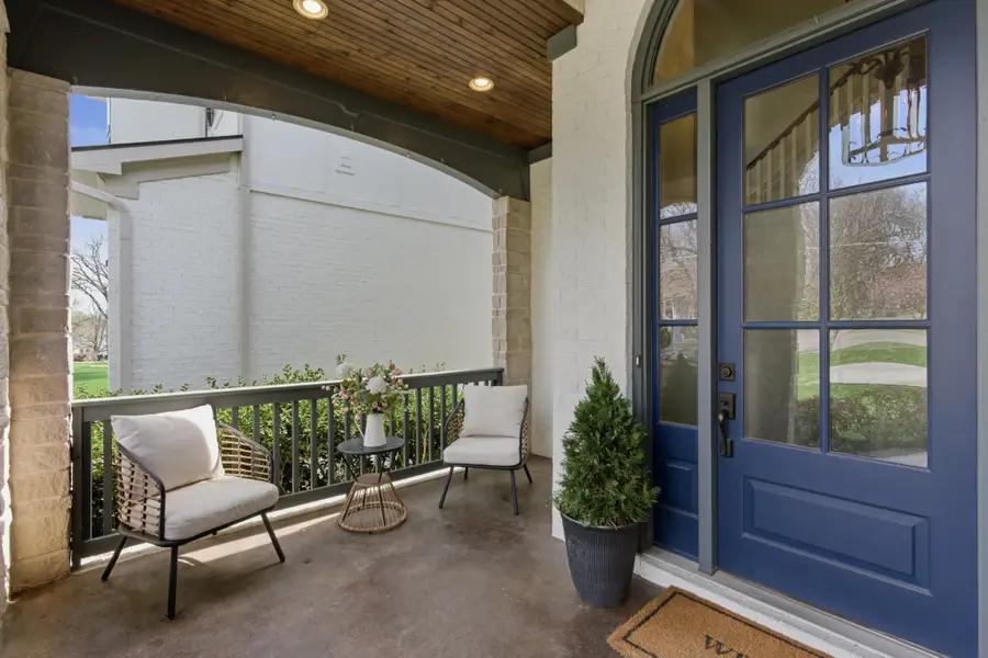 1737 Hillmont Dr, Nashville, TN 37215 - #2