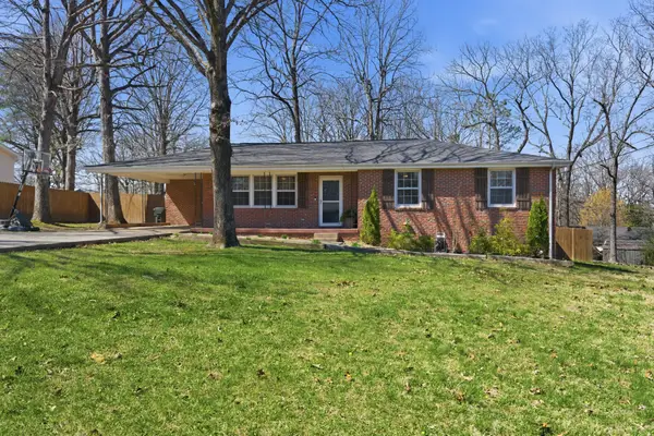 2061/2 S Hummingbird Ln, Dickson, TN 37055