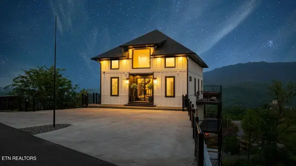 922 Piney Butt Way, Gatlinburg, TN 37738