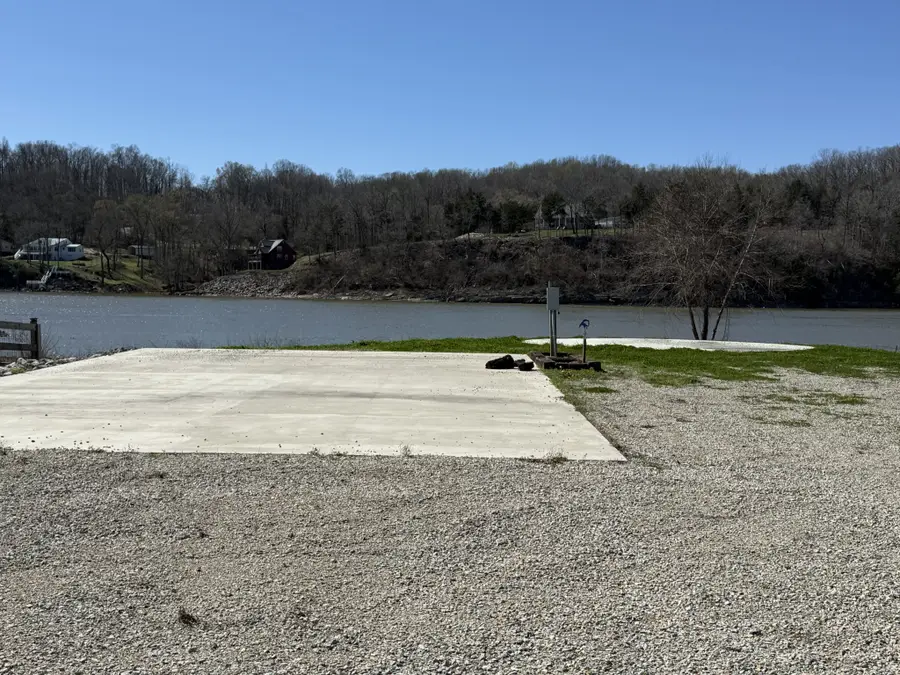 2133 Hardin Bottom River Rd, Clifton, TN 38425 - #2