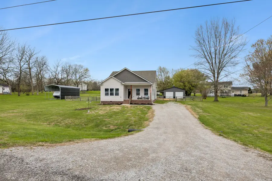 1832 Twin Caves Dr, Lewisburg, TN 37091 - #2