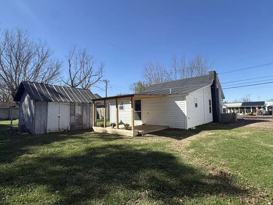 219 Cedar St, Hohenwald, TN 38462 - #2