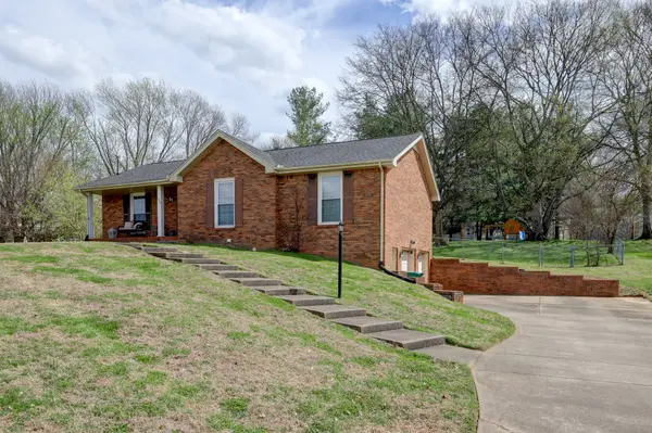 1909 Claymont Dr, Clarksville, TN 37040