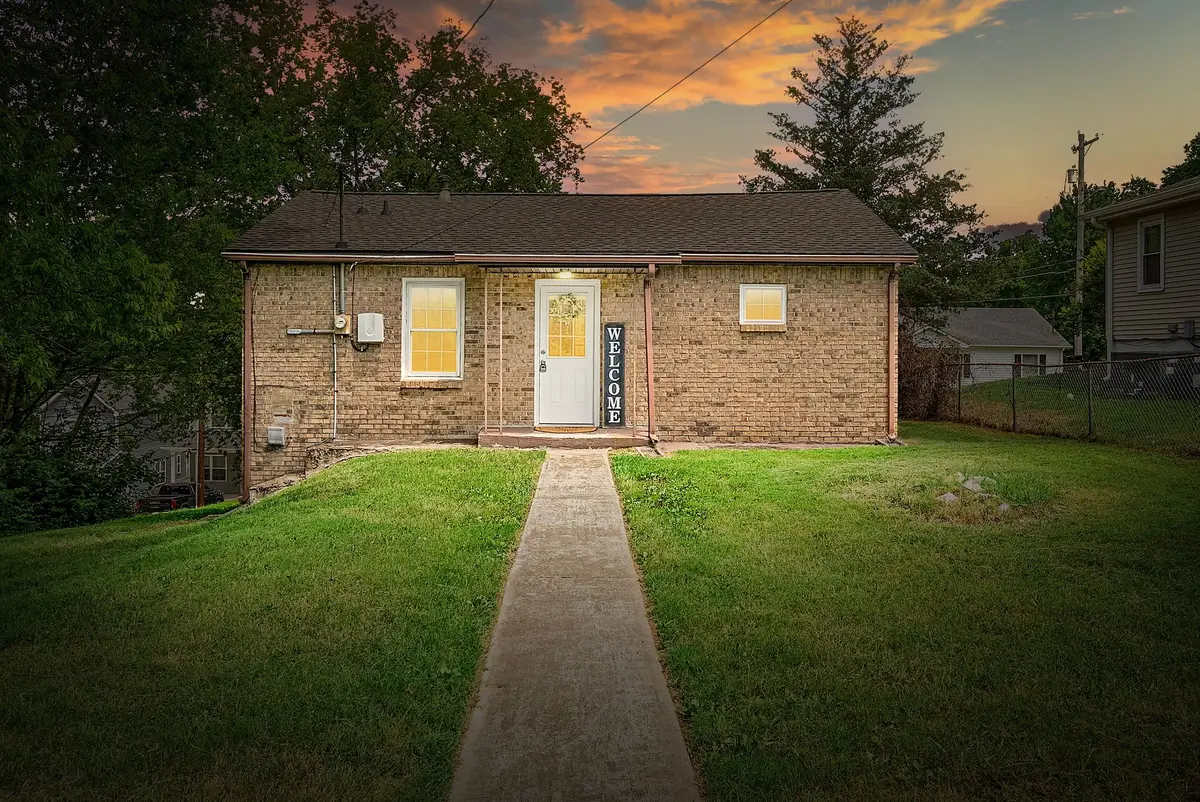 1216 Vine St, Clarksville, TN 37040 - #1