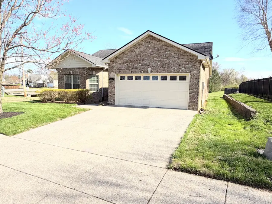 1001 Meadowview Dr, Spring Hill, TN 37174 - #3