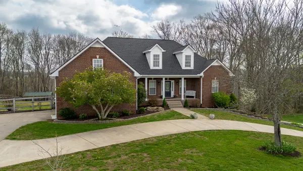 2060 Hickory Dr, Springfield, TN 37172