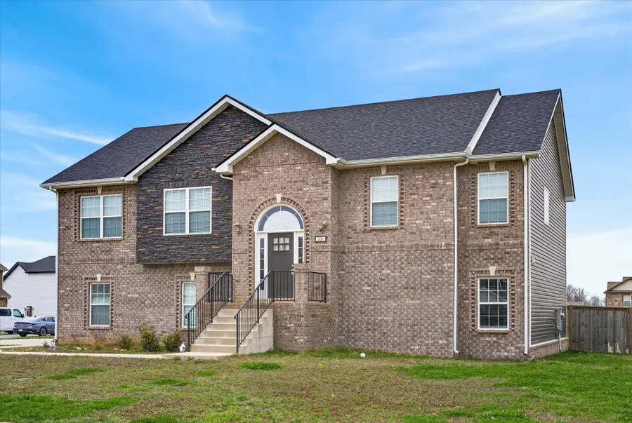 323 Dugger Dr, Clarksville, TN 37042 - #2