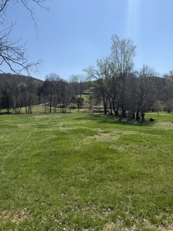 2744 Clever Creek Rd, Watertown, TN 37184