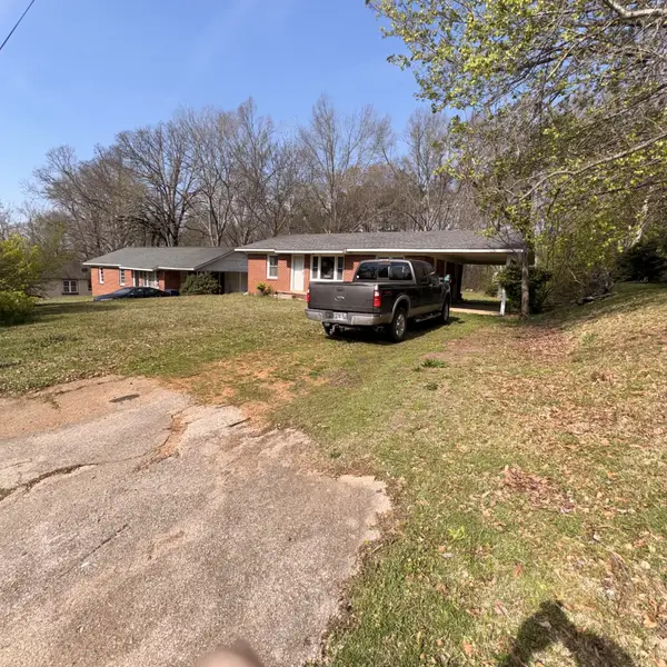 276 Oak St, Selmer, TN 38375