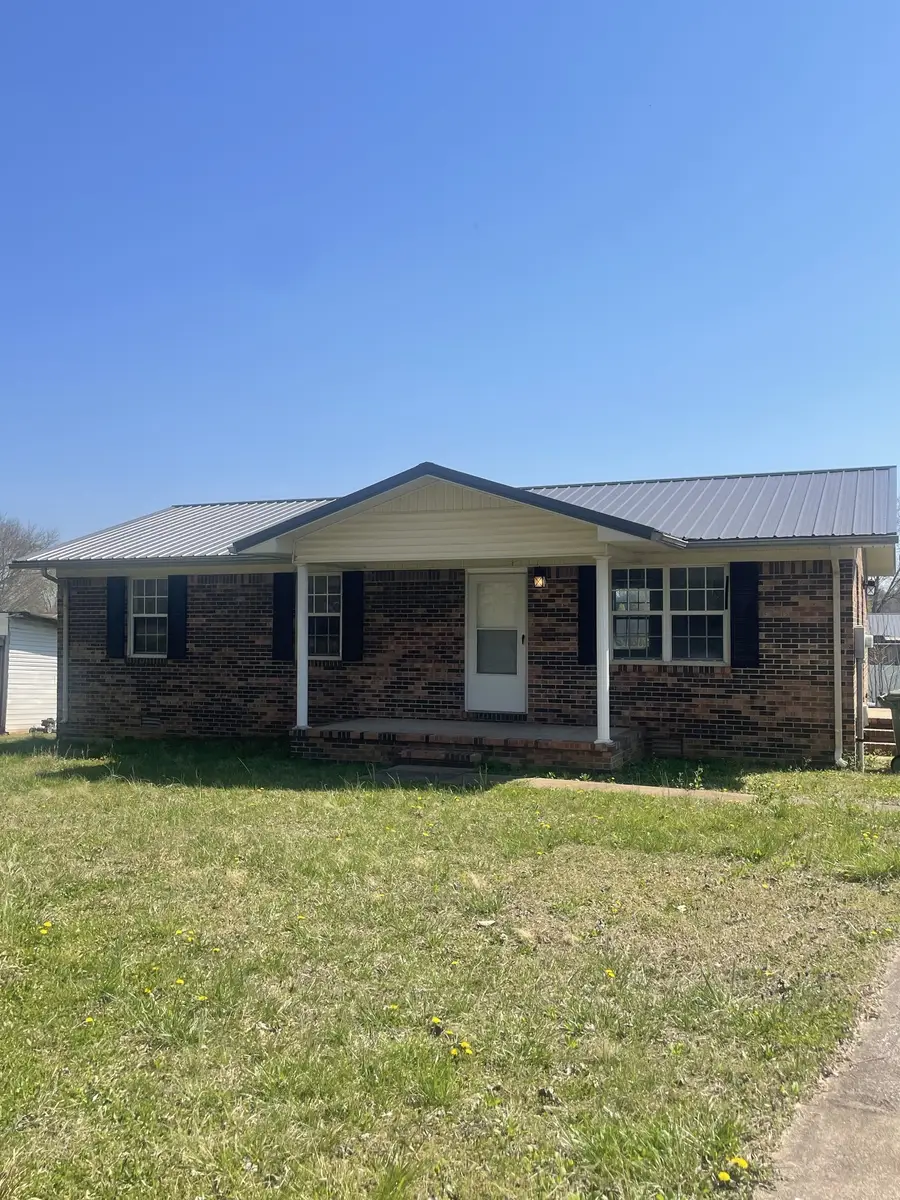 818 Windsor Ave S, Lawrenceburg, TN 38464 - #2