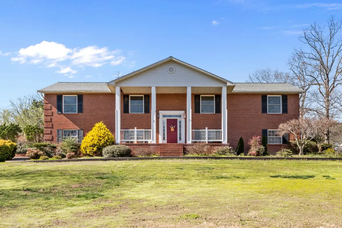 499 River Oaks Dr, New Johnsonville, TN 37134 - #1