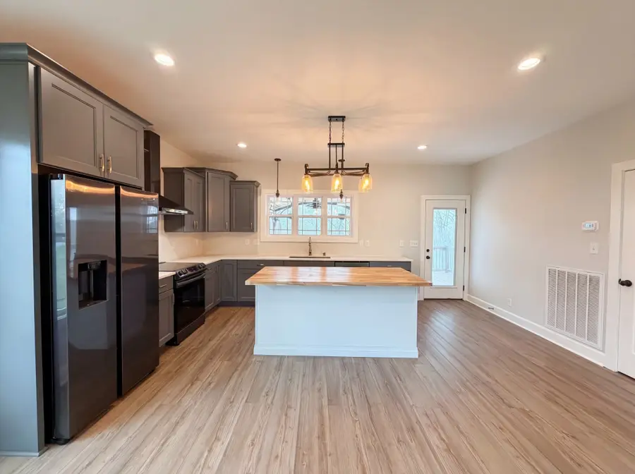 996 Gratton Rd, Clarksville, TN 37043 - #2