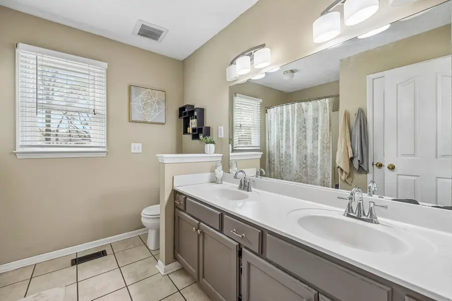 2421 S Bellah Ct, Murfreesboro, TN 37127 - #3