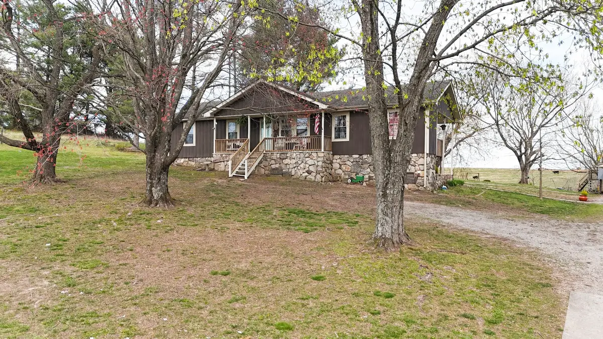 231 Austin Rd, Lafayette, TN 37083 - #1