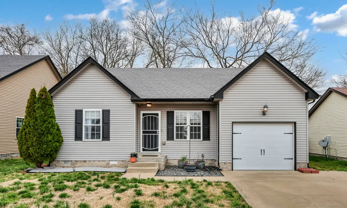 560 Falkland Cir, Clarksville, TN 37042 - #1