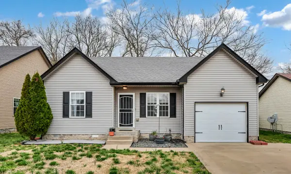 560 Falkland Cir, Clarksville, TN 37042