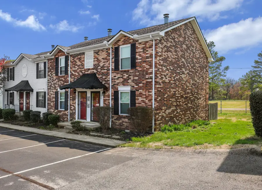 224 Edgewood Dr, Hendersonville, TN 37075 - #2