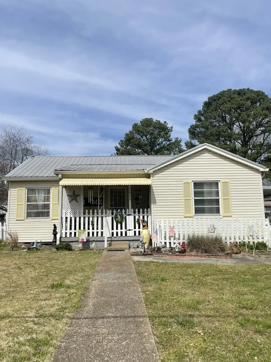 510 1st St, Lawrenceburg, TN 38464 - #2
