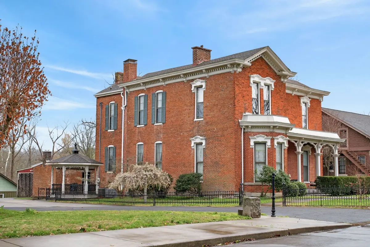 300 N Main St, Springfield, TN 37172 - #1