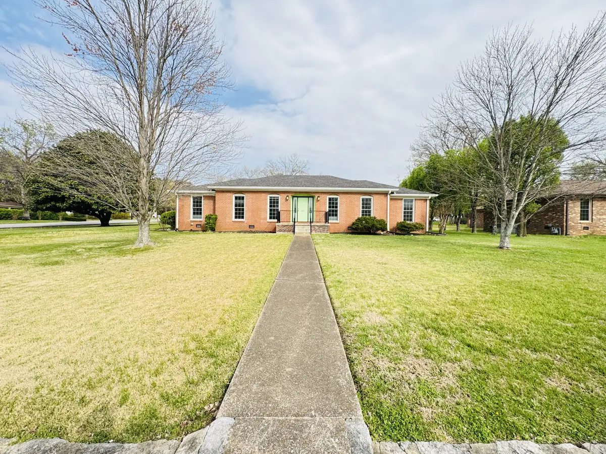 207 Oak Hill Dr, Lebanon, TN 37087 - #1