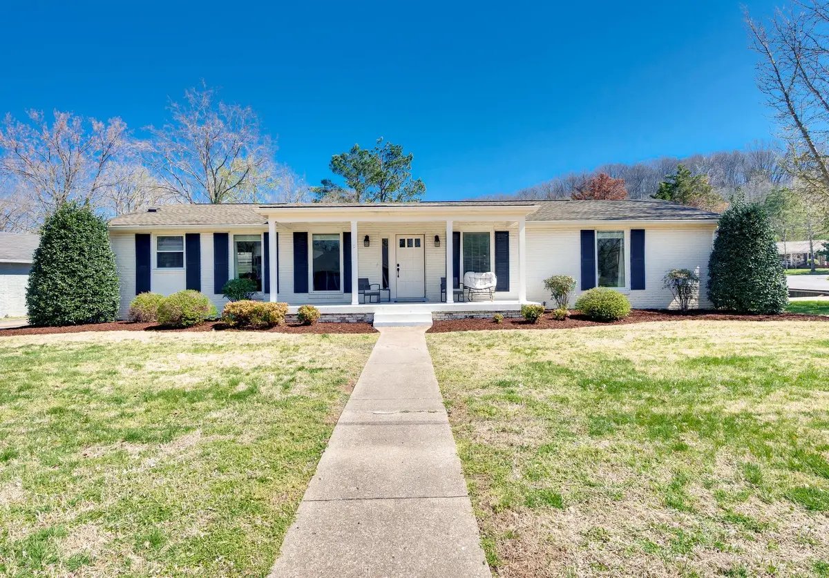 900 Neuhoff Ln, Nashville, TN 37205 - #1