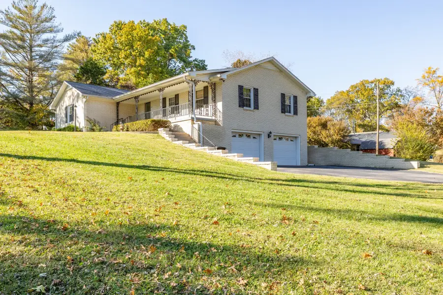 221 Jackson Heights Rd, Columbia, TN 38401 - #2