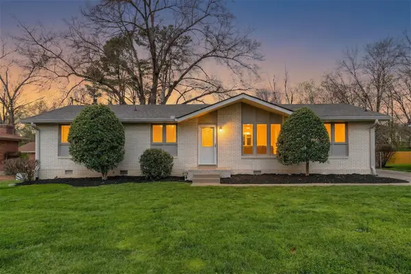 7932 Stallion Dr, Nashville, TN 37221