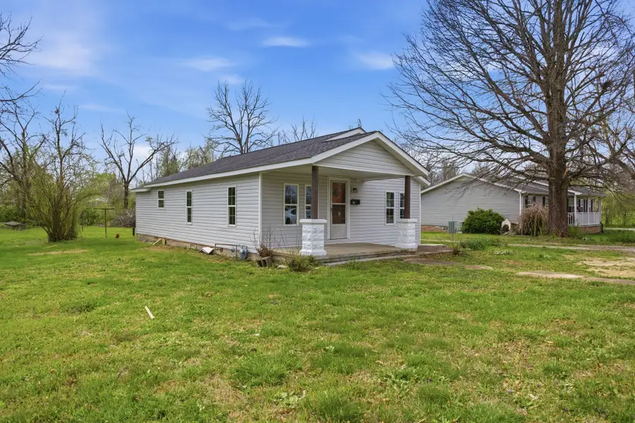 310 Smith Ave, Hohenwald, TN 38462 - #2