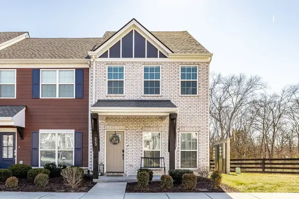 223 Holywell Dr, Gallatin, TN 37066