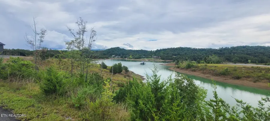 30 Emerald Isle Blvd, Dandridge, TN 37725 - #2