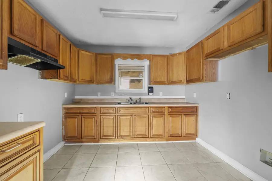 1656 Barton St, Memphis, TN 38106 - #3