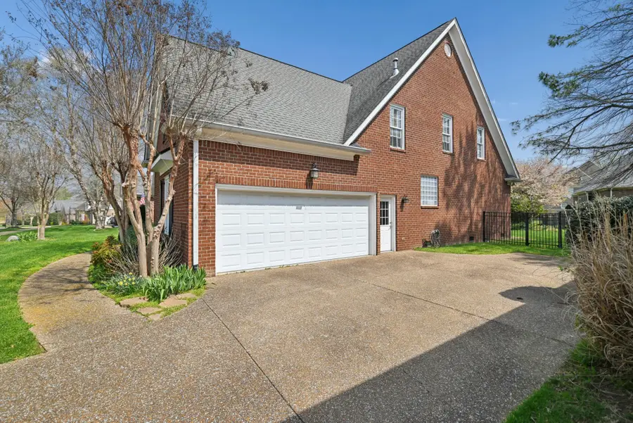 668 Springlake Dr, Franklin, TN 37064 - #2