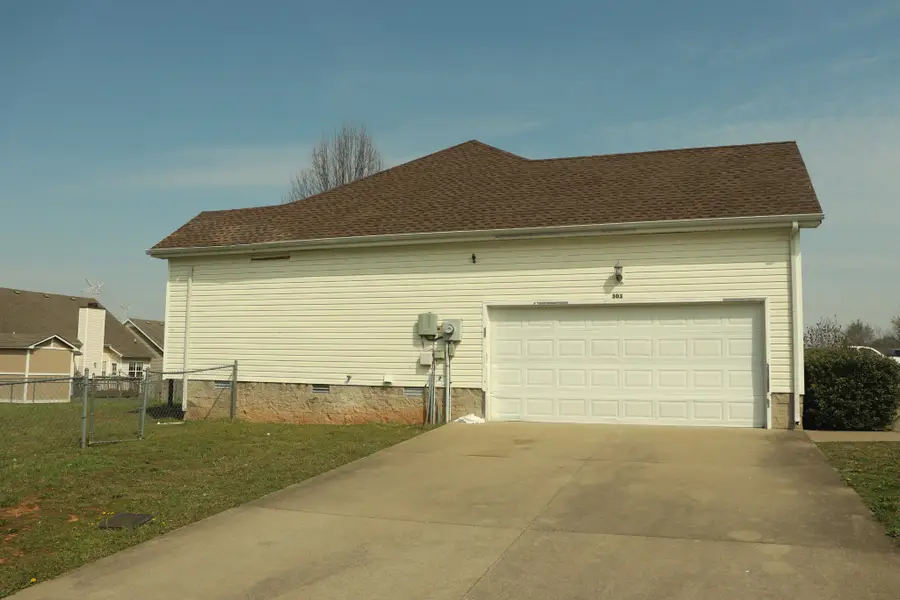 303 Chalet Cir, Clarksville, TN 37040 - #3