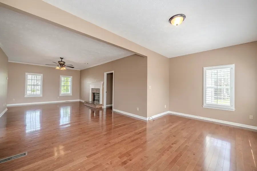 565 Bowen Dr, Savannah, TN 38372 - #2