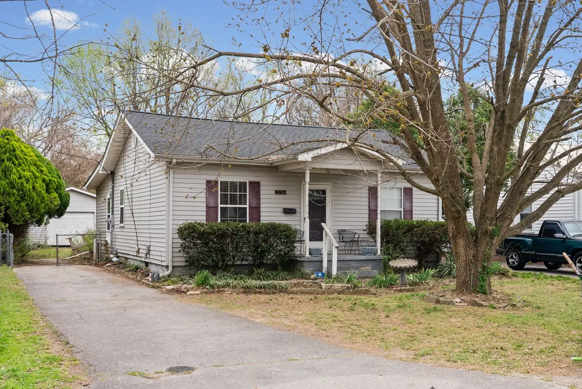 2736 Kenwood Dr, Hopkinsville, KY 42240 - #1