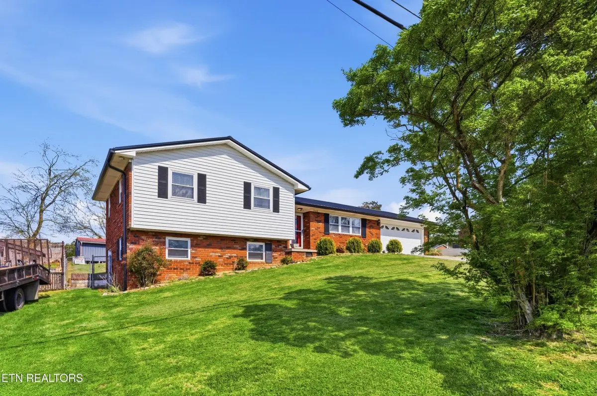 7336 Palmleaf Rd, Knoxville, TN 37918 - #1