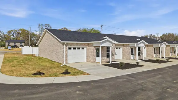 741 Kings Ln #B-9, Tullahoma, TN 37388