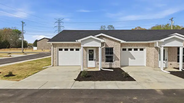 741 Kings Ln #B11, Tullahoma, TN 37388