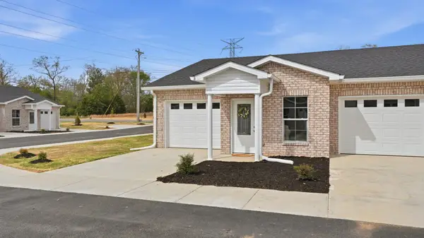 741 Kings Ln #B-10, Tullahoma, TN 37388