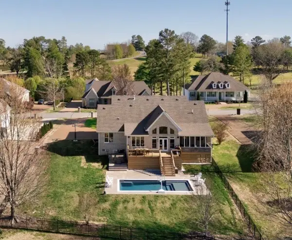 524 Country Club Dr, Dickson, TN 37055