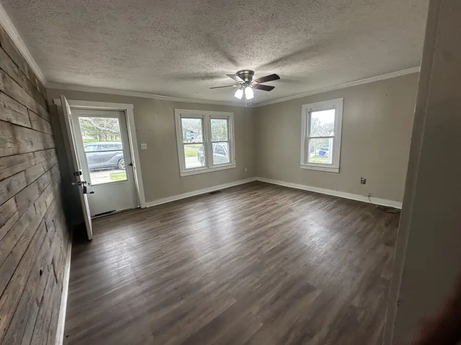 105 Bowden St, Russellville, KY 42276 - #3