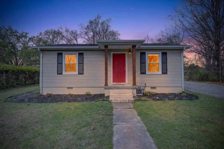 917 Smith St, Shelbyville, TN 37160 - #3