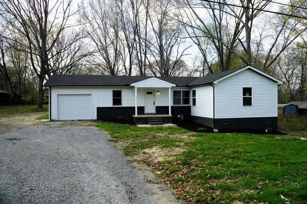 32 Jenkins Dr, Fayetteville, TN 37334