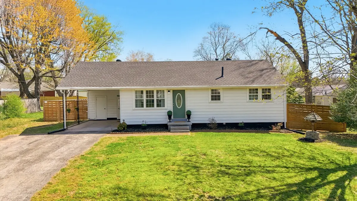 1012 N Charlotte St, Dickson, TN 37055 - #1