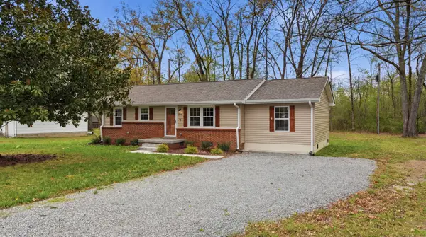 606 Rickenbacker Dr, Tullahoma, TN 37388