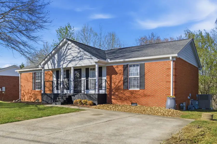 412 Eisenhower Dr, Ashland City, TN 37015 - #2