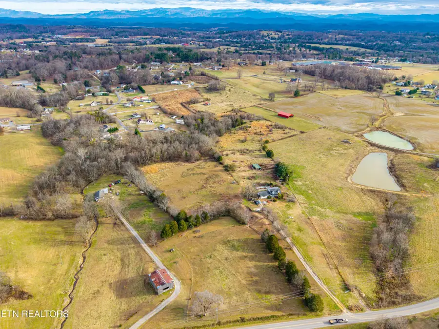 632 Hiwassee Rd, Madisonville, TN 37354 - #2