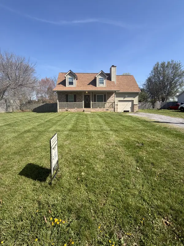 715 Gardendale Ln, Clarksville, TN 37040