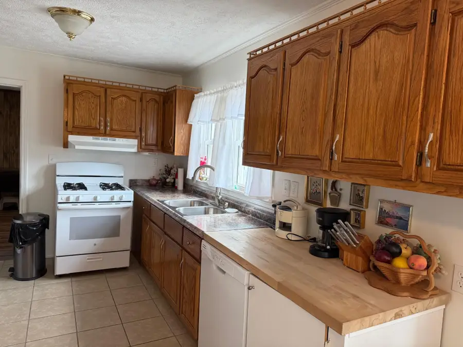 695 E Main St, Savannah, TN 38372 - #3